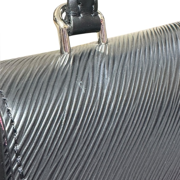 LOUIS VUITTON Cluny Mini Epi Leather Handbag Black $2900 Retail - Picture 16 of 17
